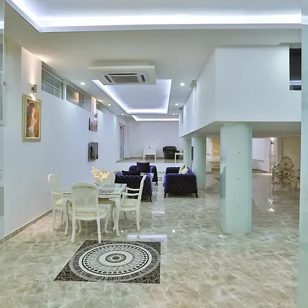 Linda Class - Boutique Class Hotel