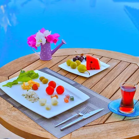 Hotel Linda Class